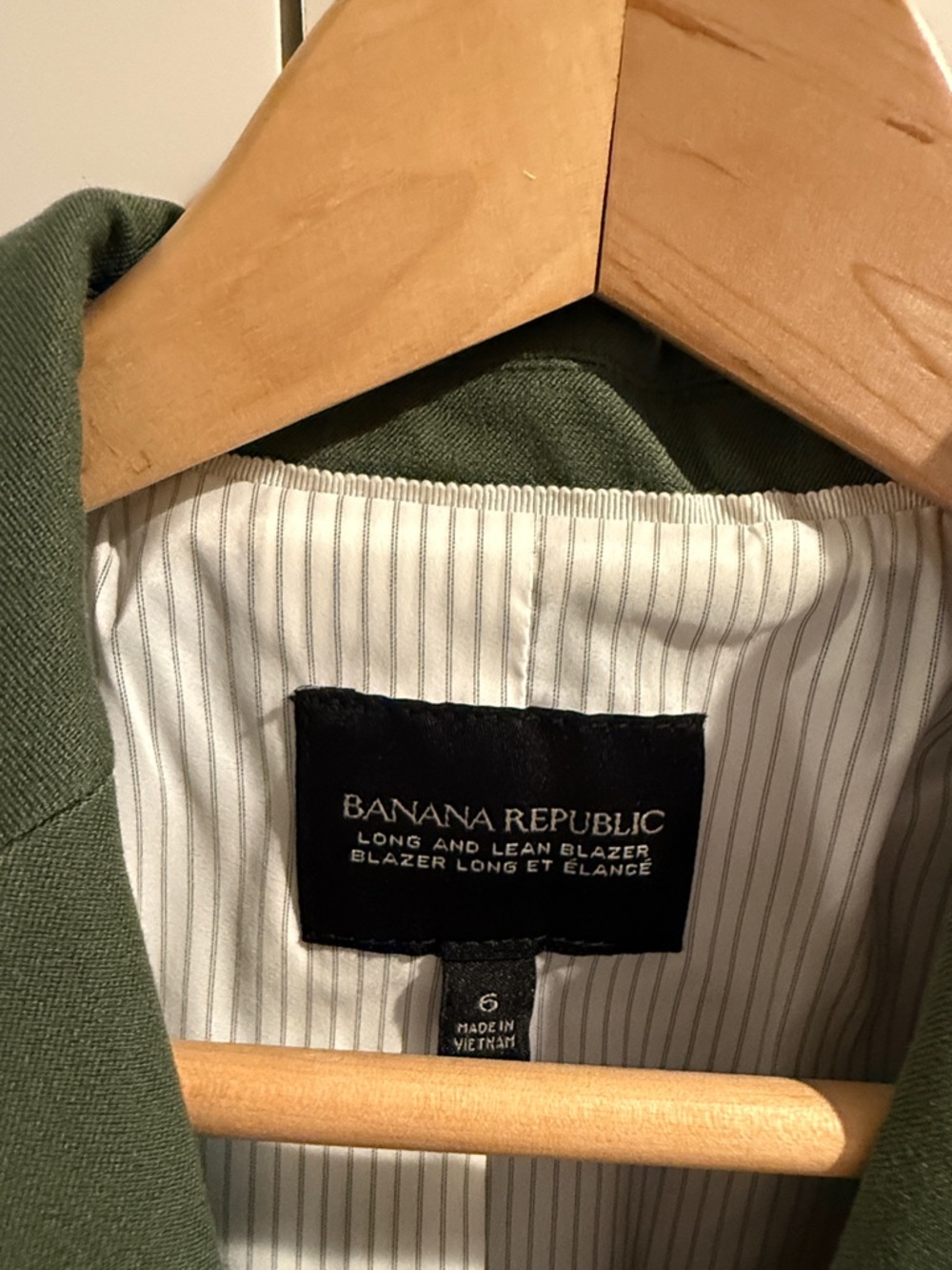 Any offers accepted 🎊Banana Republic Black and Green blazer ( set of 2) - Picture 3 of 4